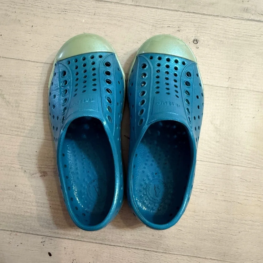 Native‎ Jefferson blue metallic slip on shoes child 9